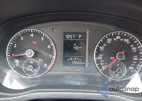 2014 Volkswagen Passat 1.8T Wolfsburg Edition z USA, uszkodzony, nr VIN 1VWAT7A37EC045145